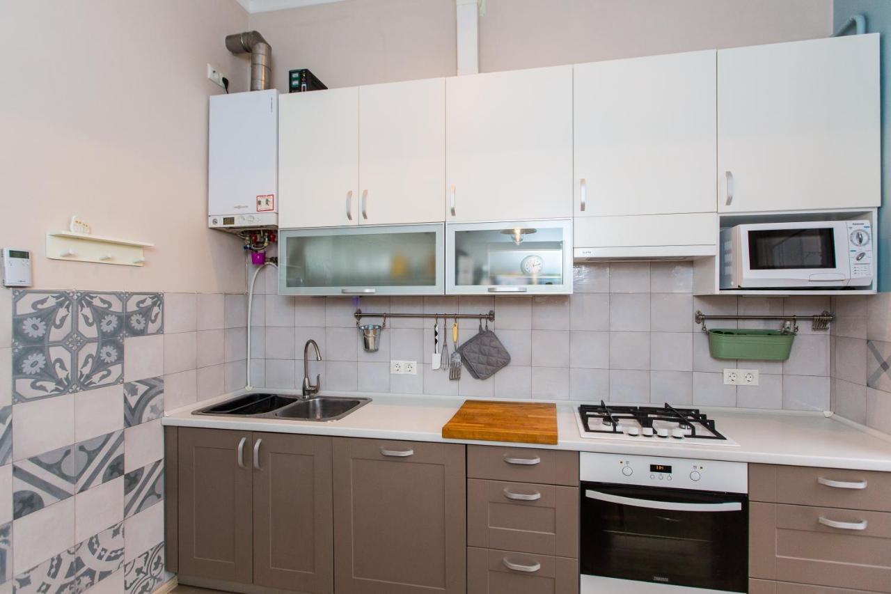Light And Spacious Apartment On Gazova Str Lviv Bagian luar foto