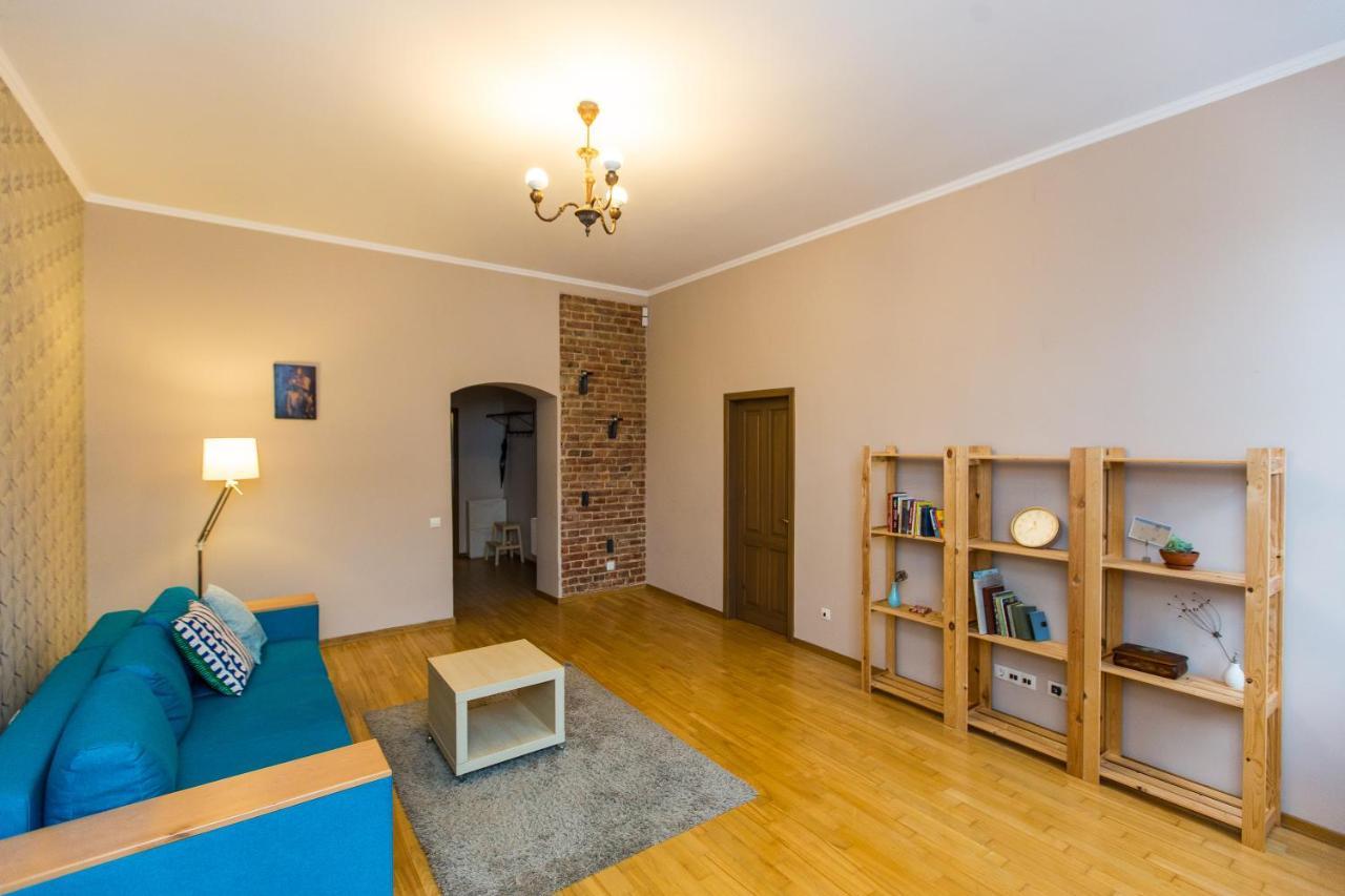 Light And Spacious Apartment On Gazova Str Lviv Bagian luar foto