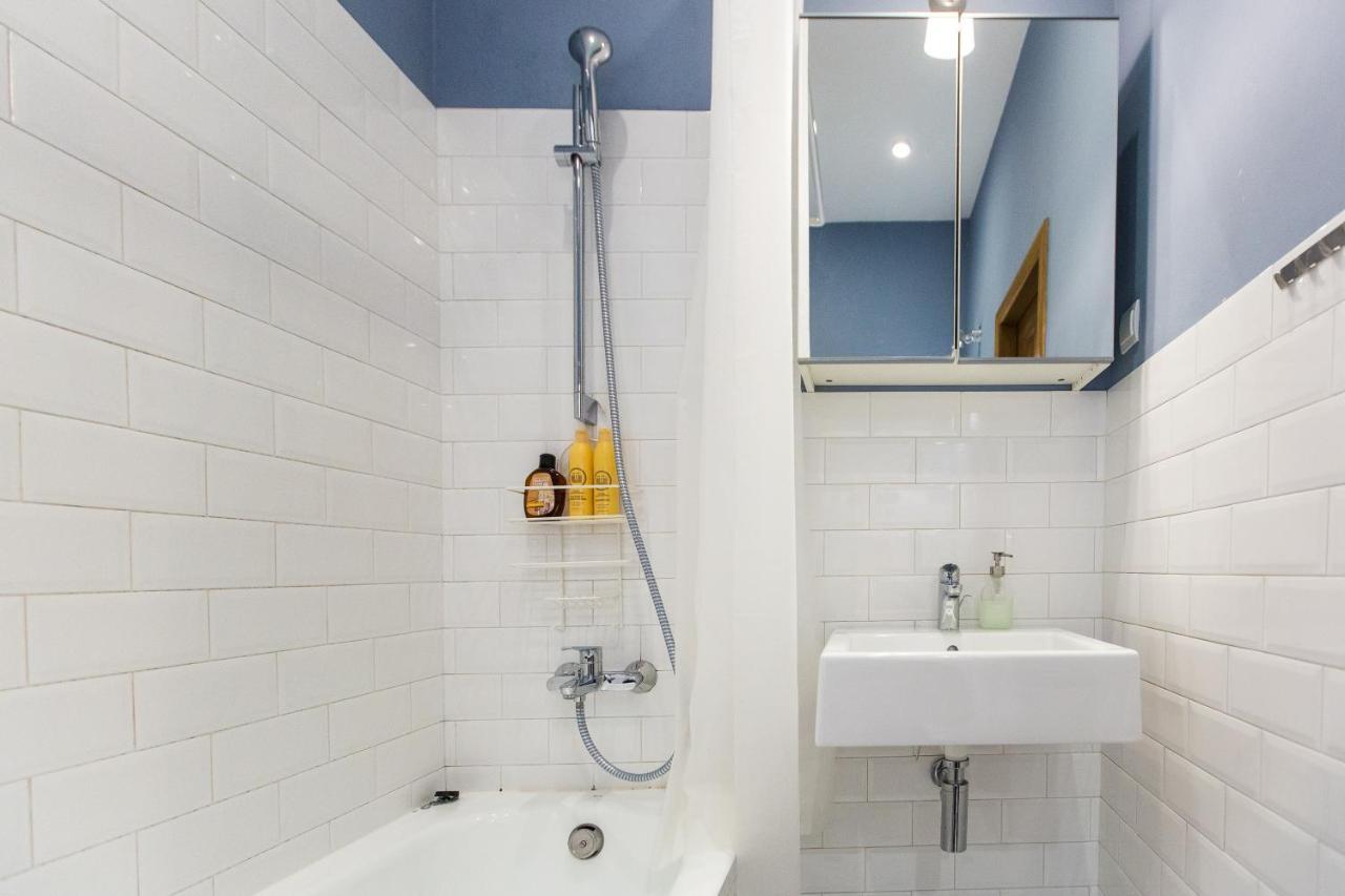 Light And Spacious Apartment On Gazova Str Lviv Bagian luar foto