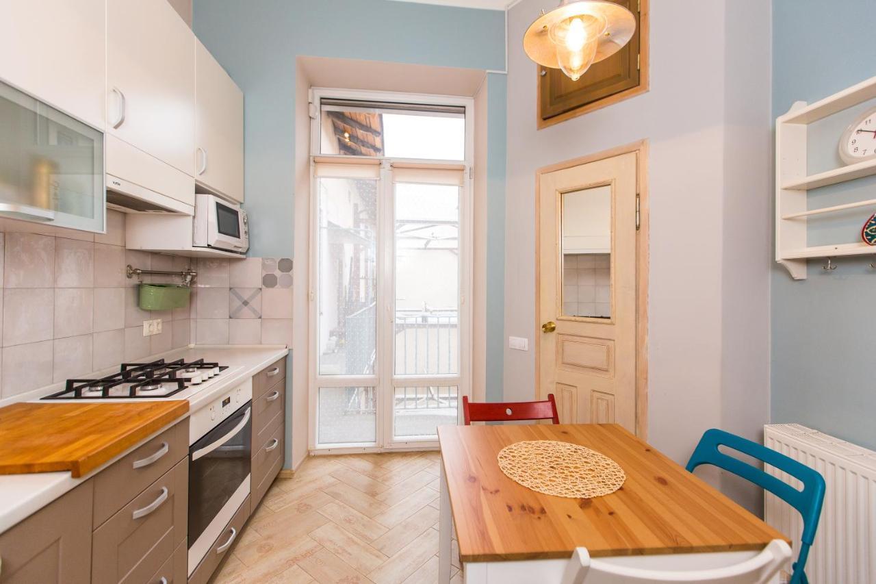 Light And Spacious Apartment On Gazova Str Lviv Bagian luar foto